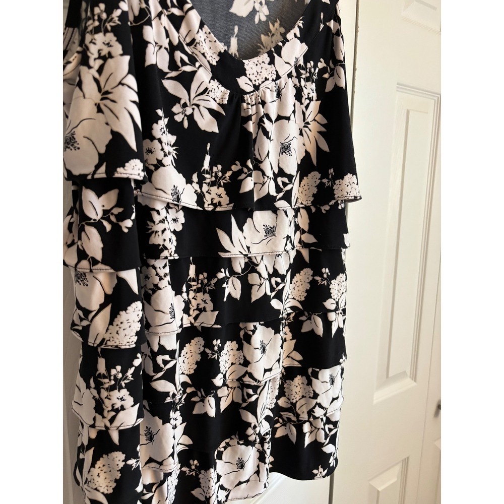 White House Black Market Floral Tiered Tank Top L Stretch V-Neck - Picture 4 of 7
